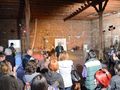 Следи от подкови и лазурни гриви размятат сини коне в Дом Канети