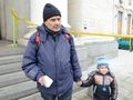 Депутат и винарска изба стоплиха къщата на многодетния татко от Иваново