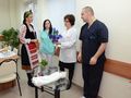 Бебе Сияна зарадва за Бабинден докторите в център „Д-р Щерев“
