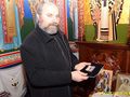 Свещеникът от болничния храм обвинен във всички смъртни грехове с анонимка