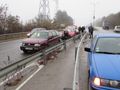 Две коли катастрофираха заради липса на знаци на Дъговия мост