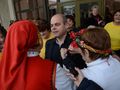 Ветеранки от „Дунав“ закичиха с мартеници кмета Стоилов