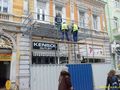 Метална конструкция пази от срутен балкон на „Александровска“