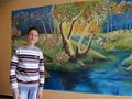 Ученик украси с пролетен пейзаж стена в средношколското общежитие