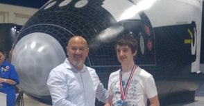 14-годишният Владимир Николов с медал от лагер на НАСА