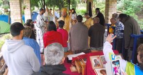 Празнични литургии в два манастира отслужи дядо Наум