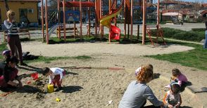 Вандали осакатиха ремонтирана детска площадка до Пантеона
