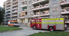 Пожарникари спасиха паднала в дома си безпомощна жена инвалид