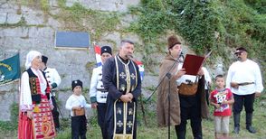 Изложение на старинни оръжия почете двама български герои