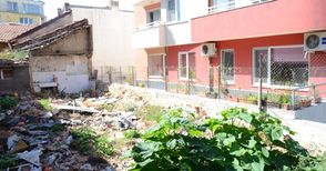 Живеещи зад Халите подложени на денонощна зловонна атака