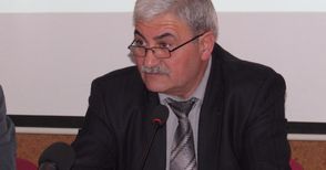 Просветният министър освободи от поста Димитър Райнов