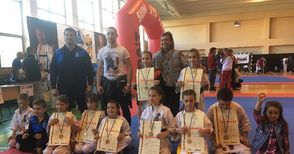 Каратистите на „Ипон“ с комплект медали на турнир в Нови пазар