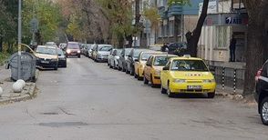 Граждани: Защо паякът вдига избирателно колите по „Муткурова“