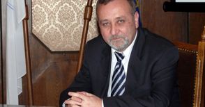 Александър Неделчев гласува  за сливането на ОББ и СИБанк