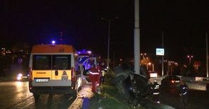 Двама души загинаха в тежка катастрофа на бул.“България“