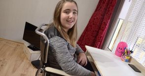13-годишната Хриси гледа с надежда за прохождане „Българската Коледа“