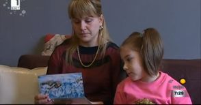 Малката Дария с най-големия подарък - коледна картичка от любимката си Невяна Владинова