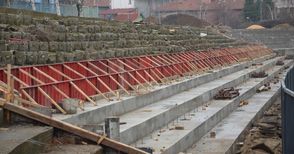 Ремонтът на стадиона в „Здравец“ продължава с голямата трибуна