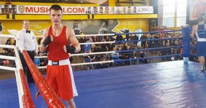 Николай Коев отсрами мъжкия бокс със злато за „Локо“