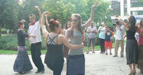 С фламенко и тортиля гимназисти  отбелязаха Деня на испанския език