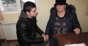 Майката на бит от общински съветник младеж търси помощ от Цветан Цветанов