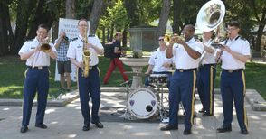 Американски военни музиканти подгряха настроението за празника