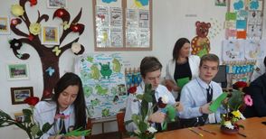 Ученици от „Възраждане“ редиха икебана в училище в Румъния