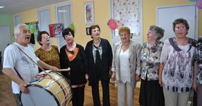 Пенсионери в Николово се радват на обновен клуб