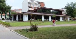 Кметът гони главния архитект заради „преместваемото“ кафене на Даков