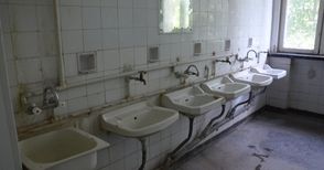 Чисто нови бани и умивални радват  гимназисти в ученическото общежитие