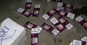 500 кутии цигари летят от кола при гонка с митничари