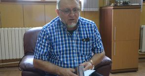 Проф.Димитър Димитров излива тревогата си от стопяването на нацията в стих