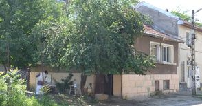 Общинска къща за двама се превърна в ромско свърталище