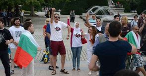 Млади чужденци подкрепиха протеста срещу Орешарски