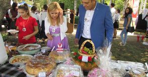 Кулинарни изкушения, местни обичаи и  изложби на фолклорния събор в Новград