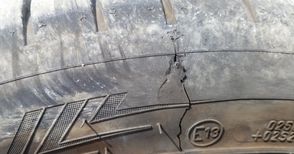 Фолксваген осъмна нацапан с боя и срязани гуми в „Здравец“