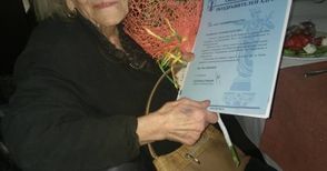 100-годишната мама Анка чете без  очила и всеки ден си води дневник