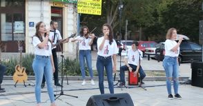 Млади певци и музиканти вдигнаха адреналина със „Седнало е Джоре“