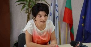 Десислава Атанасова: Не вземаме пари от партията вместо заплати