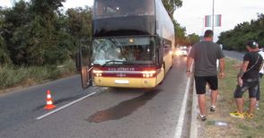 Бездомник изскочи пред автобус с туристи в опит да се самоубие