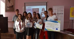 900 евро спечелиха деветокласници  от Английската в конкурс на Каритас