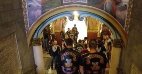 Русенски рокери почетоха с панихида загиналите си събратя