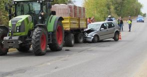 79-годишен шофьор се вряза в ремарке на спрял трактор