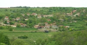 От три месеца село Церовец  е изгубило връзка със света