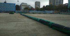 Полагат трева на последния  футболен терен в „Здравец“