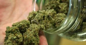 Непълнолетен клиент издаде 40-годишен дилър на марихуана