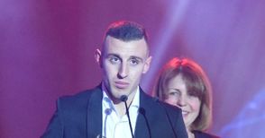Християн Стоянов с наградата за параолимпиец номер 1