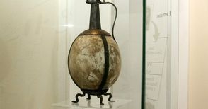Съдинка от щраусово яйце  на 17 века показват в музея