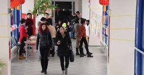 Китайски фенери се разлюляха  на фестивал в Канев център