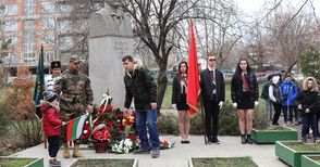 С венци и цветя отбеляза патронен  празник училище „Васил Левски“